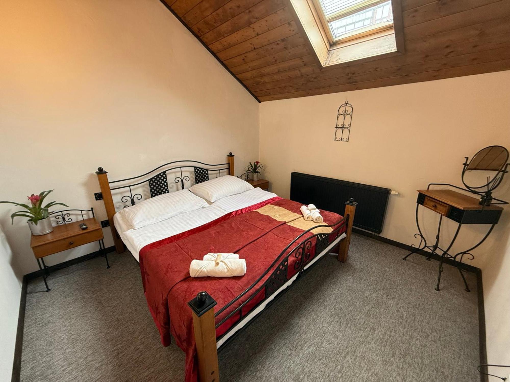 Hotel Plzensky Dvur Frydek-Mistek Ngoại thất bức ảnh