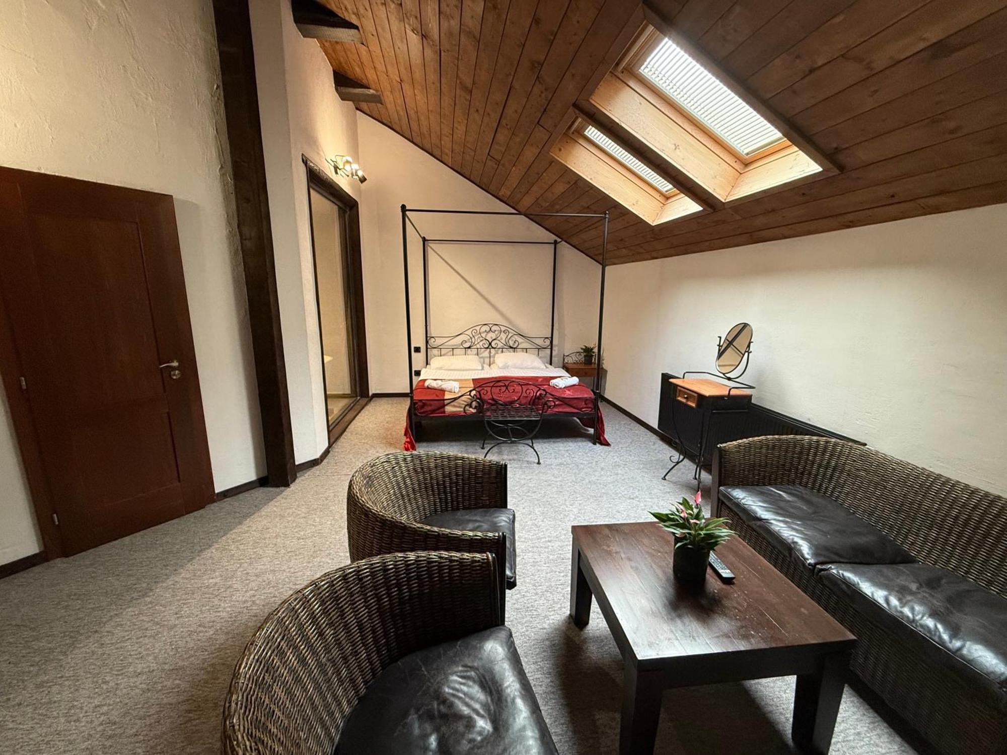 Hotel Plzensky Dvur Frydek-Mistek Ngoại thất bức ảnh