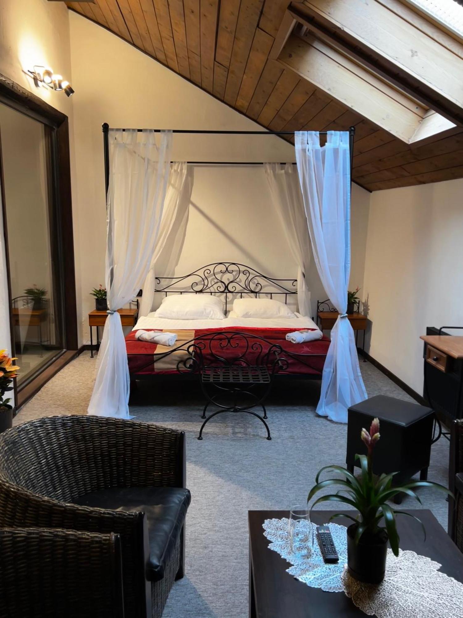Hotel Plzensky Dvur Frydek-Mistek Ngoại thất bức ảnh