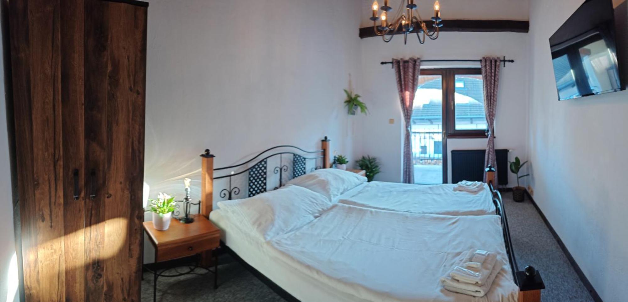 Hotel Plzensky Dvur Frydek-Mistek Ngoại thất bức ảnh